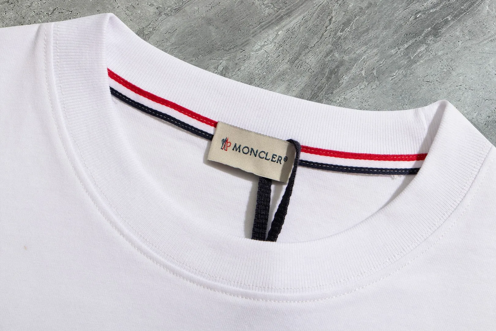 《 》 《Moncler~ 》2025New Arrival Quality T , Versatile Quality ！ ‼ 32 250G ‼ ， ， ， ， T 🤪 Sizes：S-M-L-XL-2XL ：Black，White， Same Style